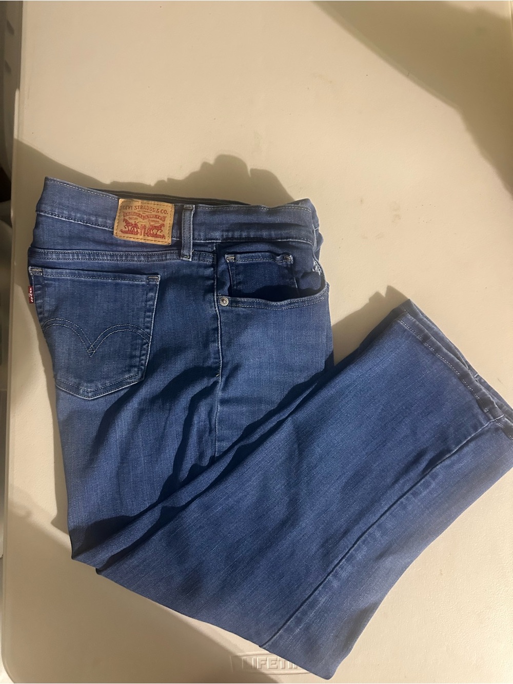 Ladies. Levi's Mid-Rise Classic Capri / Cropped Jeans – Size W30